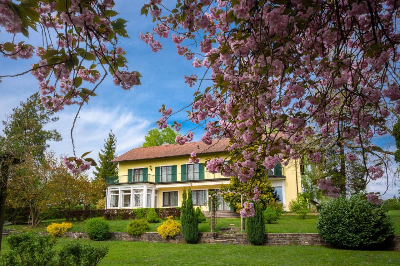 Landhaus Zu Kuerenberg Bergham Exterior photo